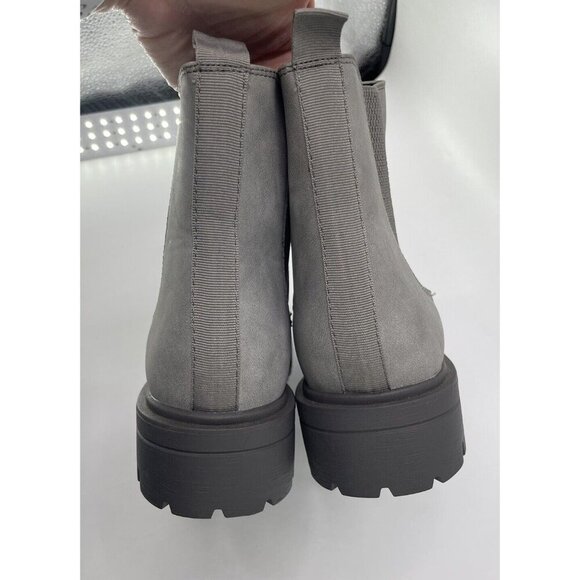 Soda Pilot Lug Sole‎ Low Heel Chelsea Fashion Ankle Booties Size 9 EUC - Picture 5 of 11